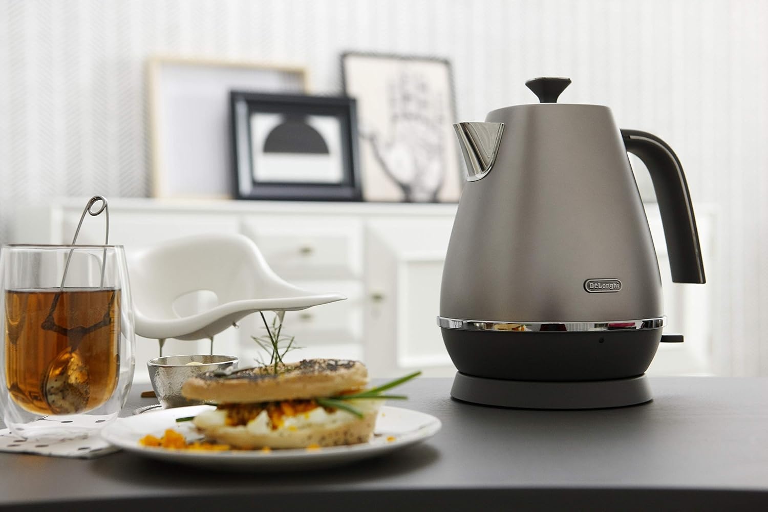 image:imageDeLonghi Distinta Flair Wasserkocher KBI2001S 17 L Herausnehmbarer Kalkfilter Finesse SilverWasserkocher Finesse Silver