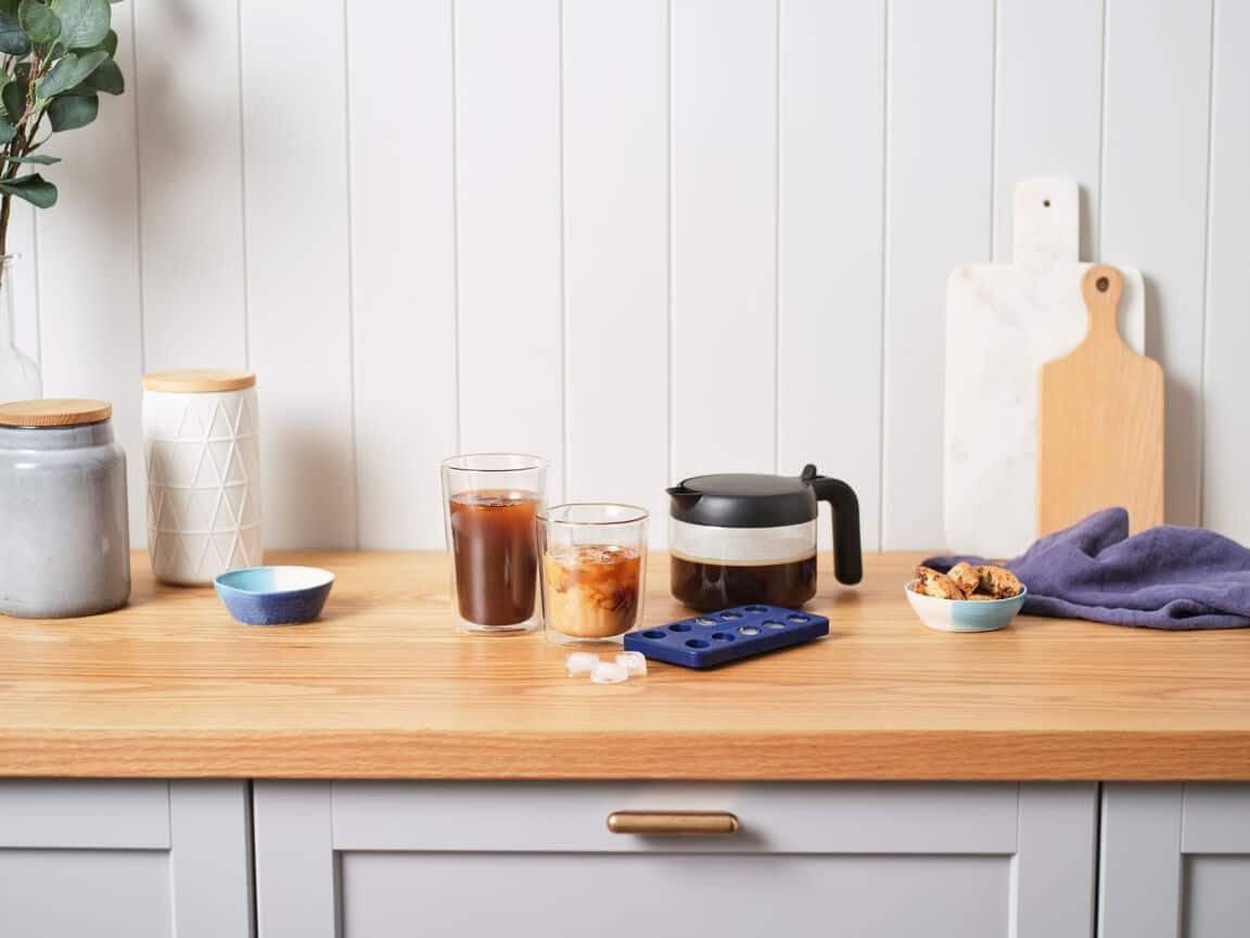 image:imageDeLonghi Kaffeekanne DLSC021 Glaskaraffe mit klappbarem Kunststoffdeckel Zubehr fr Kaffeevollautomaten mit Kannenfunktion Fassungsvermgen 750 ml fr bis zu 6 Tassen splmaschinenfest Schwarz