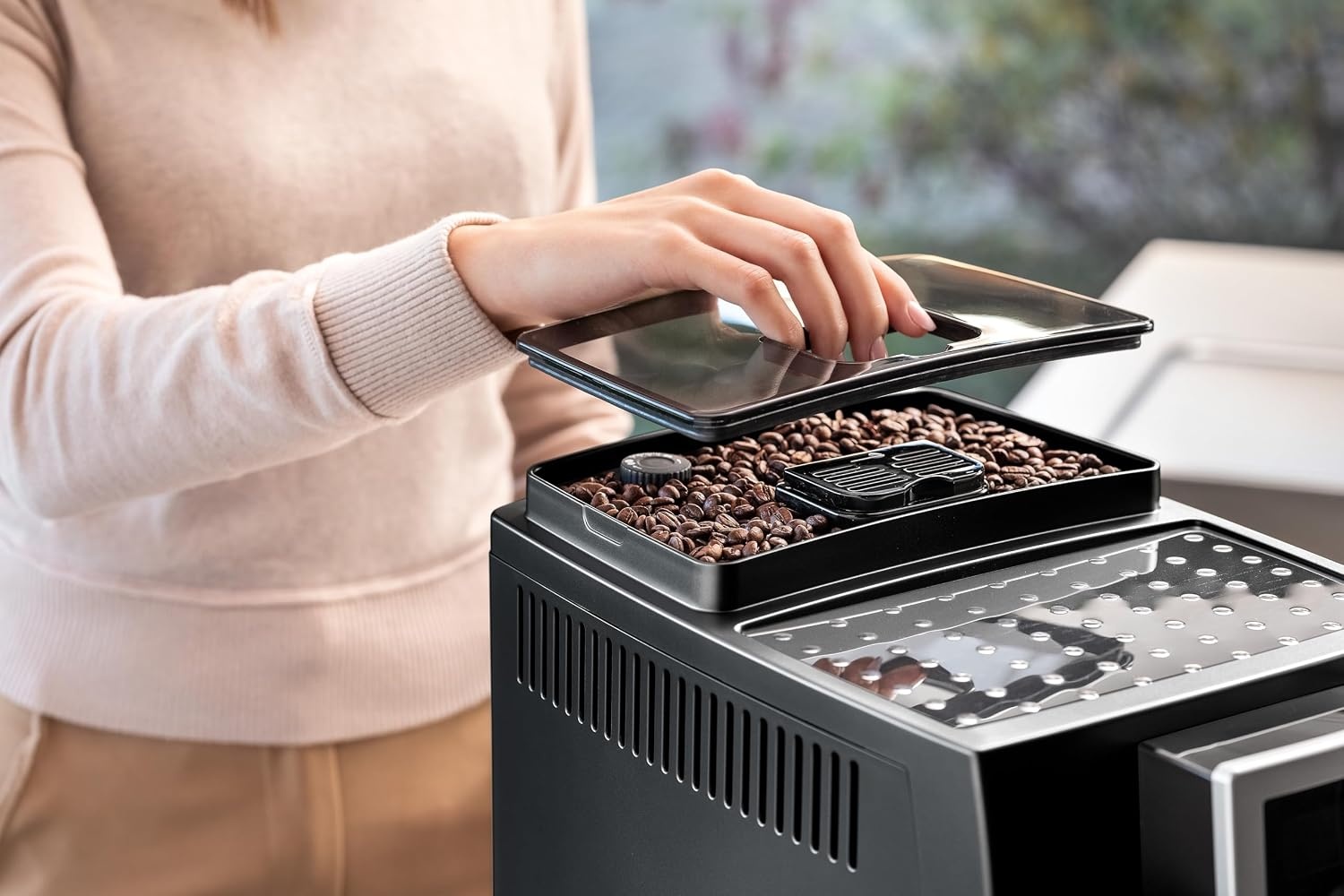 image:imageDeLonghi Magnifica Evo Kaffeevollautomat 5 Getrnke Silber4 Funktionen Schwarz